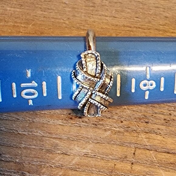 Avon Ribbon Ring - Picture 7 of 7